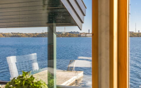 Sjuhalla Utsikten: Plante, Bygning, Himmel, Sky, Vindue, Hus, Træ, Dør, Land Lot, Skygge