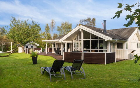 Hilaria - 1.4Km from the Sea: Hjem, Boligområde, Hus, Sommerhus, Tag, Land Lot, Sidespor, Have, Estate, Lawn