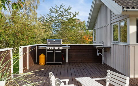 Hilaria - 1.4Km from the Sea: Hjem, Boligområde, Hus, Sommerhus, Tag, Land Lot, Sidespor, Have, Estate, Lawn