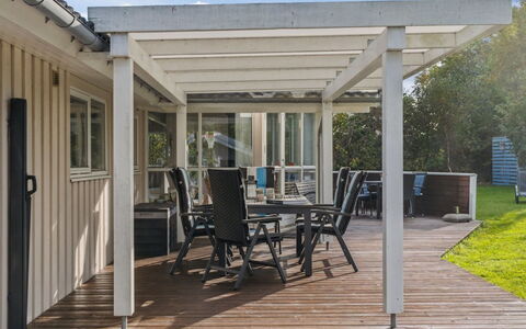 Hilaria - 1.4Km from the Sea: Hjem, Boligområde, Hus, Sommerhus, Tag, Land Lot, Sidespor, Have, Estate, Lawn