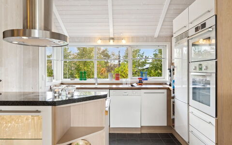 Hilaria - 1.4Km from the Sea: Hjem, Boligområde, Hus, Sommerhus, Tag, Land Lot, Sidespor, Have, Estate, Lawn