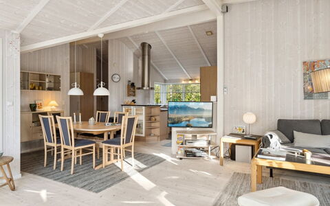 Hilaria - 1.4Km from the Sea: Hjem, Boligområde, Hus, Sommerhus, Tag, Land Lot, Sidespor, Have, Estate, Lawn