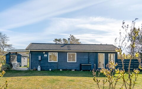 Antonella - 400M from the Sea: Møbel, Indretning, Gulvbelægning, Etage, Loft, Værelse, Stol, Bord, Lejlighed, Køkken & Spisebord