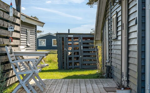 Antonella - 400M from the Sea: Møbel, Indretning, Gulvbelægning, Etage, Loft, Værelse, Stol, Bord, Lejlighed, Køkken & Spisebord