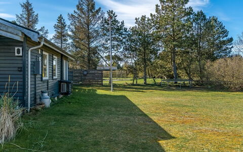 Antonella - 400M from the Sea: Møbel, Indretning, Gulvbelægning, Etage, Loft, Værelse, Stol, Bord, Lejlighed, Køkken & Spisebord