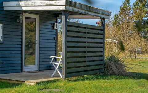 Antonella - 400M from the Sea: Møbel, Indretning, Gulvbelægning, Etage, Loft, Værelse, Stol, Bord, Lejlighed, Køkken & Spisebord