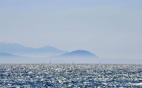 Follonica 100: Vand, Himmel, Bjerg, Sø, Horisont, Vind Wave, Berolige, City, Bjergkæde, Sky