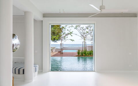 Villa Clementina: Vand, Plante, Træ, Skygge, Indretning, Etage, Gulvbelægning, Materielle Værdier, Rektangel