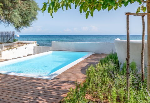 Villa Clementina: Vand, Plante, Himmel, Vandressourcer, Ejendom, Svømmepøl, Azure, Rektangel, Træ, Skygge