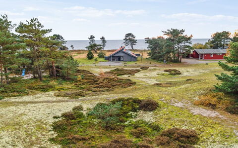 Galt - 200M from the Sea: Træ, Tag, Arkitektur, Hjem, Hus, Sommerhus, Sidespor, Hårdttræ, Hældning, Estate