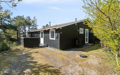 Galt - 200M from the Sea: Træ, Tag, Arkitektur, Hjem, Hus, Sommerhus, Sidespor, Hårdttræ, Hældning, Estate