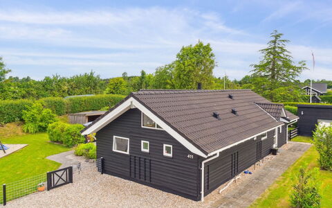 Alpa - 600M from the Sea: Møbel, Indretning, Gulvbelægning, Etage, Loft, Værelse, Stol, Bord, Lejlighed, Køkken & Spisebord