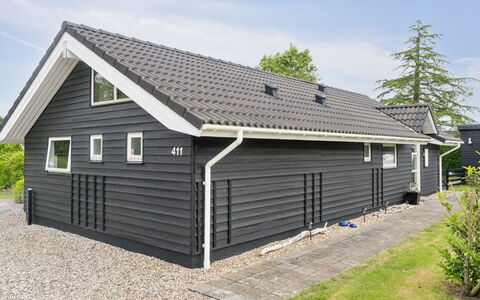 Alpa - 600M from the Sea: Møbel, Indretning, Gulvbelægning, Etage, Loft, Værelse, Stol, Bord, Lejlighed, Køkken & Spisebord