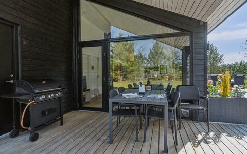 Skakke - 900M from the Sea: Loft, Gulvbelægning, Indretning, Etage, Kompositmateriale, Møbel, Udvej, Hotel, Design, Dagslys