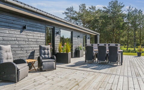 Skakke - 900M from the Sea: Loft, Gulvbelægning, Indretning, Etage, Kompositmateriale, Møbel, Udvej, Hotel, Design, Dagslys