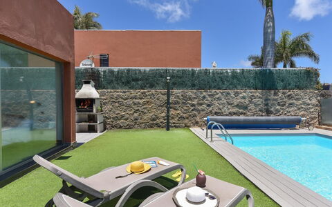 Salobre Golf Resort: Bygning, Himmel, Plante, Vindue, Hus, Facade, Træ, Fritid, Tag