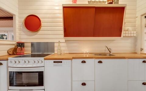 Dimo - 300M to the Fjord: Træ, Gulvbelægning, Indretning, Køkken, Køkken Apparat, Etage, Countertop, Cabinetry, Bejdse, Værelse