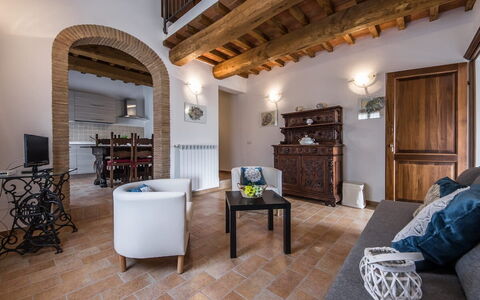 Villa Le Ripe Apartments - Gambassi Terme, Toscana: Møbel, Ejendom, Bord, Couch, Bygning, Komfort, Billedramme, Stueplante, Indretning, Arkitektur