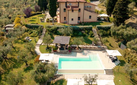 Villa Le Ripe Apartments - Gambassi Terme, Toscana: Plante, Bygning, Ejendom, Træ, Vindue, Land Lot, Arkitektur, Hus, Urban Design, Boligområde