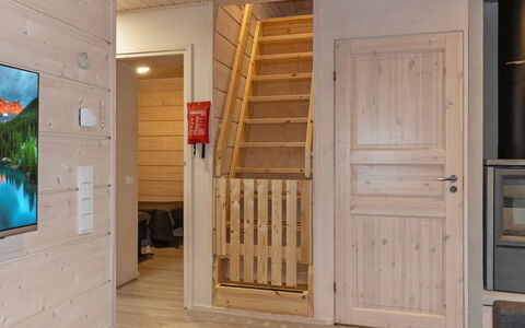 Taimen: Hjem, Sommerhus, Tag, Estate, Skygge, Stuehus, Lawn, Landscaping, Have, Gård