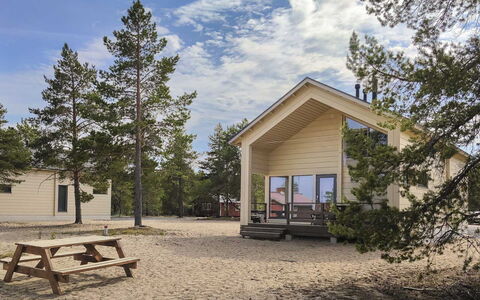Taimen: Vindue, Hjem, Træ, Hus, Sidespor, Sommerhus, Tag, Fryser, Skydevindue, Hældning