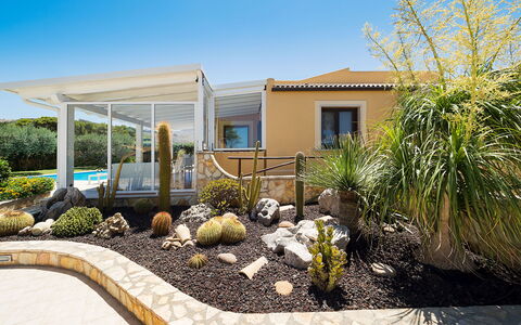 Villa Cornino - Custonaci, Sicilia: Plante, Himmel, Bygning, Plantesamfund, Vindue, Hus, Land Lot, Sommerhus, Træ, Græs