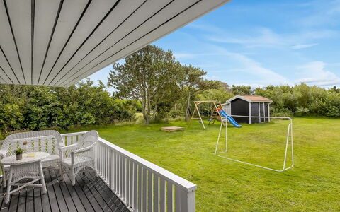 Torhild - 700M from the Sea: Loft, Gulvbelægning, Indretning, Etage, Kompositmateriale, Møbel, Udvej, Hotel, Design, Dagslys