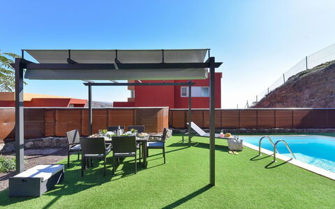 Green 8: Himmel, Bygning, Plante, Skygge, Land Lot, Græs, Fritid, Urban Design, Landskab, Hus
