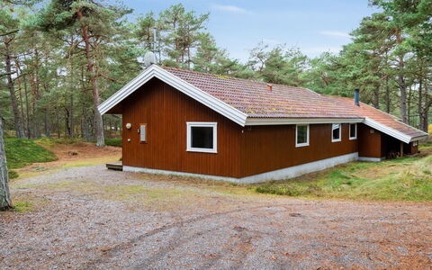 Micaela - 450M from the Sea: Hjem, Tag, Hus, Sommerhus, Estate, Dør, Veranda, Sidespor, Stuehus, Skygge