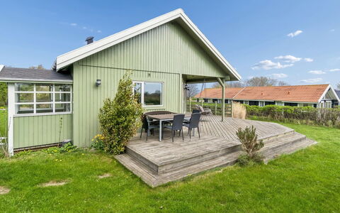 Marlies - 300M from the Sea: Sommerhus, Bunddække, Sidespor, Lawn, Gård, Estate, Have, Garden Bygninger, Landscaping, Stuehus