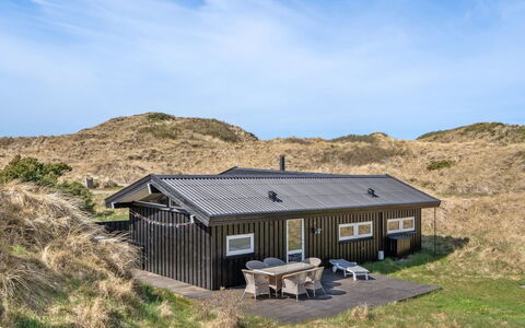 Nikodina - 200M from the Sea: Hjem, Boligområde, Hus, Sommerhus, Tag, Land Lot, Sidespor, Have, Estate, Lawn