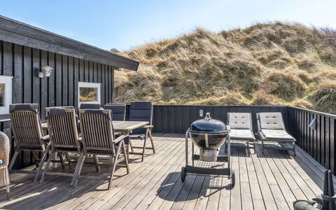 Nikodina - 200M from the Sea: Hjem, Boligområde, Hus, Sommerhus, Tag, Land Lot, Sidespor, Have, Estate, Lawn