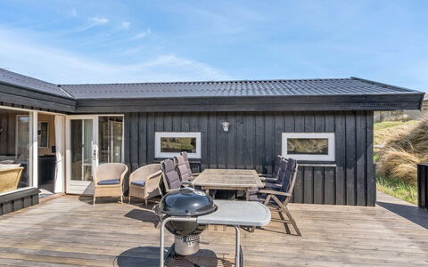 Nikodina - 200M from the Sea: Hjem, Boligområde, Hus, Sommerhus, Tag, Land Lot, Sidespor, Have, Estate, Lawn
