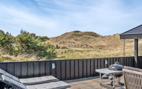 Nikodina - 200M from the Sea: Hjem, Boligområde, Hus, Sommerhus, Tag, Land Lot, Sidespor, Have, Estate, Lawn