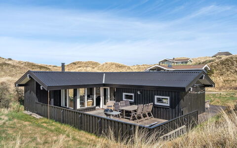 Nikodina - 200M from the Sea: Hjem, Boligområde, Hus, Sommerhus, Tag, Land Lot, Sidespor, Have, Estate, Lawn