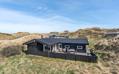 Nikodina - 200M from the Sea: Hjem, Boligområde, Hus, Sommerhus, Tag, Land Lot, Sidespor, Have, Estate, Lawn