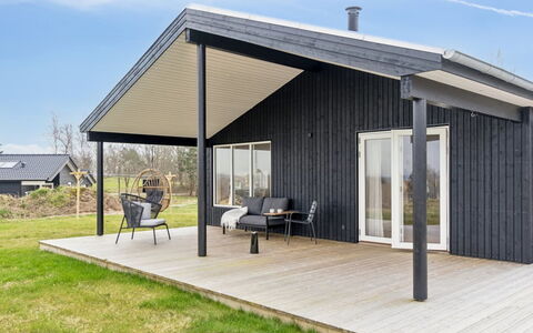 Ferdine - 1.5Km from the Sea: Vindue, Facade, Boligområde, Hjem, Kompositmateriale, Skydevindue, Estate, Sidespor, Dagslys
