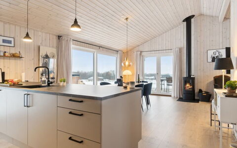 Ferdine - 1.5Km from the Sea: Svømmepøl, Udendørs Møbler, Møbel, Udvej, Flise, Eco Hotel, Skygge, Stol, Fritid, Estate