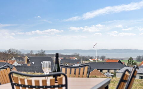 Ferdine - 1.5Km from the Sea: Svømmepøl, Udendørs Møbler, Møbel, Udvej, Flise, Eco Hotel, Skygge, Stol, Fritid, Estate