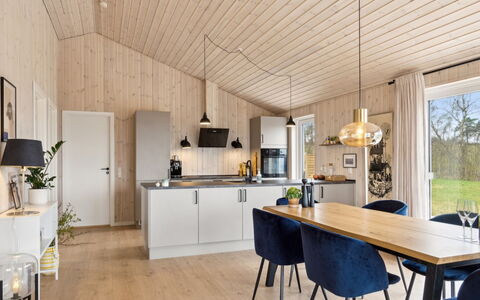 Ferdine - 1.5Km from the Sea: Svømmepøl, Udendørs Møbler, Møbel, Udvej, Flise, Eco Hotel, Skygge, Stol, Fritid, Estate