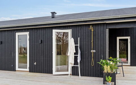Ferdine - 1.5Km from the Sea: Svømmepøl, Udendørs Møbler, Møbel, Udvej, Flise, Eco Hotel, Skygge, Stol, Fritid, Estate