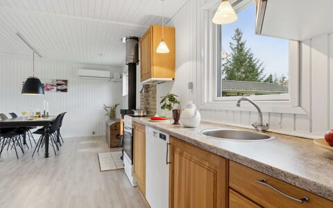 Suvi - 700M from the Sea: Køkken, Countertop, Træ, Gulvbelægning, Indretning, Møbel, Loft, Køkken Apparat, Etage, Belysning