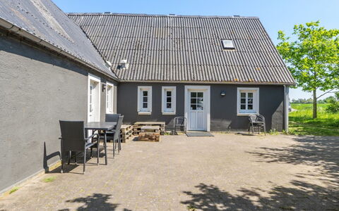 Eliane - 1.8Km from the Sea: Træ, Tag, Arkitektur, Hjem, Hus, Sommerhus, Sidespor, Hårdttræ, Hældning, Estate