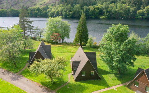 Lothlorien Lodge 4: Vand, Plante, Ejendom, Naturlige Landskab, Naturligt Miljø, Træ, Highland, Land Lot, Bjerg, Biome