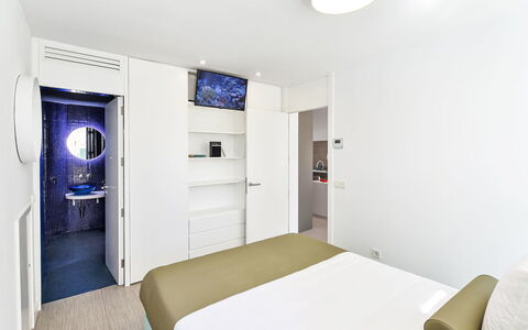 Velsuites 1: Indretning, Gulvbelægning, Etage, Soveværelse, Seng, Møbel, Værelse, Loft, Sengetøj, Sengetøj