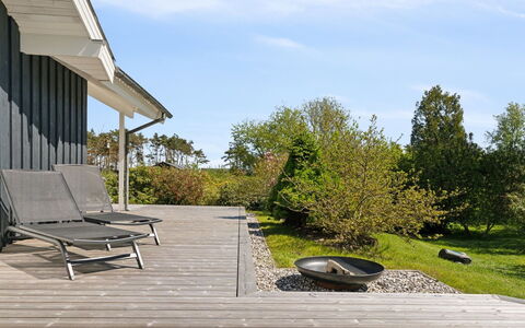 Harald - 300M from the Sea: Loft, Gulvbelægning, Indretning, Etage, Kompositmateriale, Møbel, Udvej, Hotel, Design, Dagslys