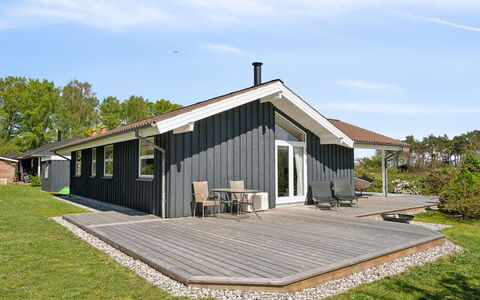 Harald - 300M from the Sea: Loft, Gulvbelægning, Indretning, Etage, Kompositmateriale, Møbel, Udvej, Hotel, Design, Dagslys