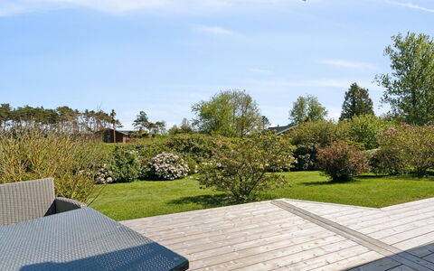 Harald - 300M from the Sea: Loft, Gulvbelægning, Indretning, Etage, Kompositmateriale, Møbel, Udvej, Hotel, Design, Dagslys