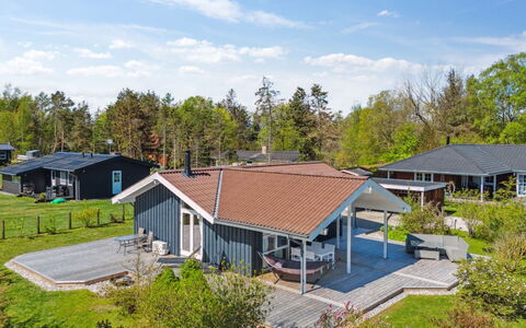Harald - 300M from the Sea: Loft, Gulvbelægning, Indretning, Etage, Kompositmateriale, Møbel, Udvej, Hotel, Design, Dagslys