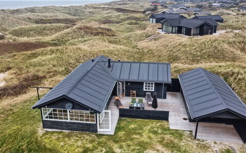 Merina - 150M from the Sea: Hus, Hjem, Dør, Tag, Sommerhus, Estate, Have, Skygge, Sidespor, Gård